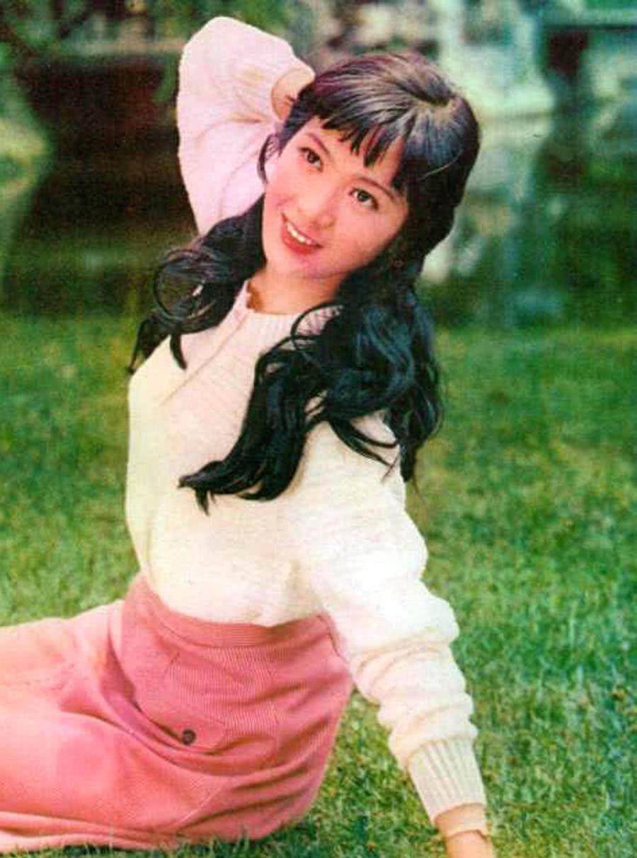姐妹看了龚雪的淑女造型，突然发现：“再过30年，穿衣也不如她优雅”