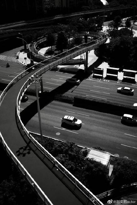 刘奕君|#刘奕君镜头下的赵今麦#技术真不错,拍出来的人物具有故事感