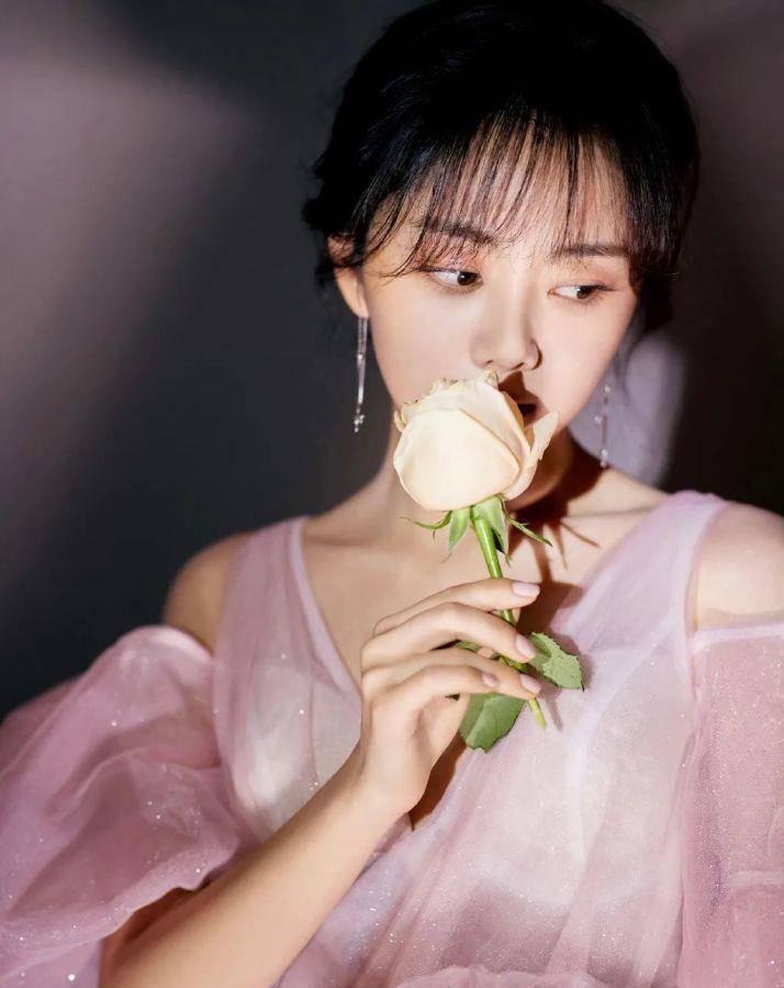 感觉玫瑰女人刘诗诗、刘亦菲、热巴、杨幂等，她们个个都美得惊艳！