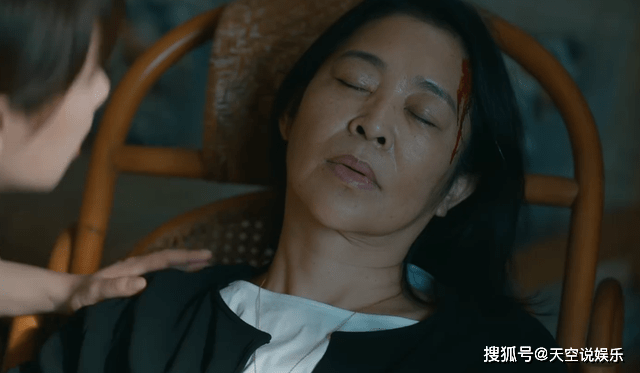 因为|《女心理师》母亲多次装死，实则为贺顿做心理铺垫，她自认时日不多