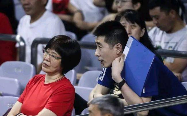 中国女排|他是郎平的左膀右臂，为什么安家杰退出了中国女排主教练的竞争？