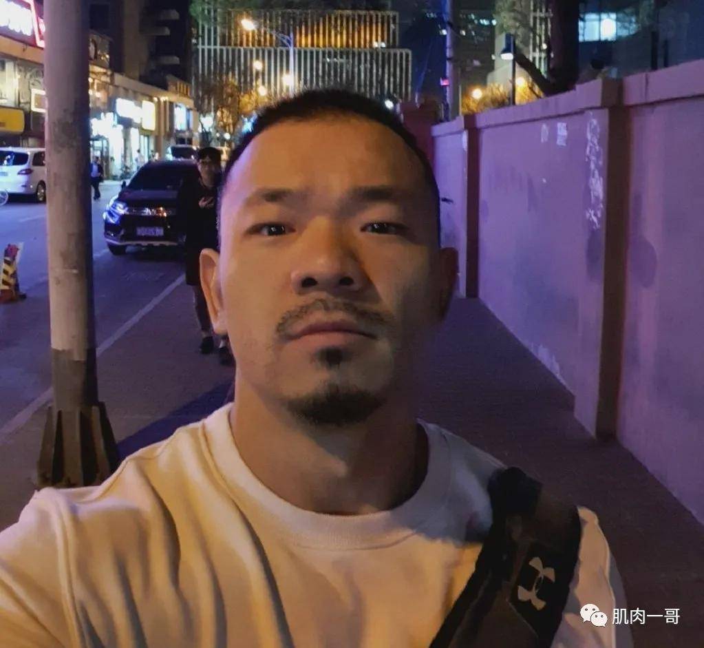 目标|33岁上海肌肉男爆红网络，网友：这也太巨无霸了