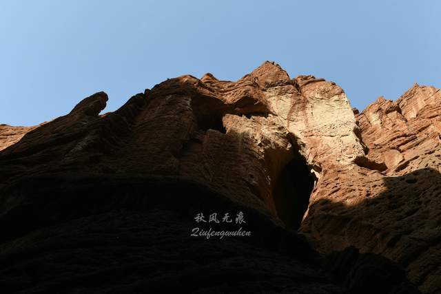 天山|红色山崖，幽静峡谷，库车感受天山神秘大峡谷的绚丽色彩