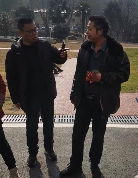 在整理礼品的时候只看到了许敏,姚师兵,云昊的身影