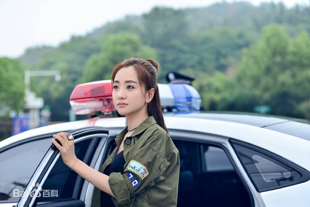 她饰演的古装剧女主有灵动的,有阴暗心机颇深的,有贤妻良母型的.