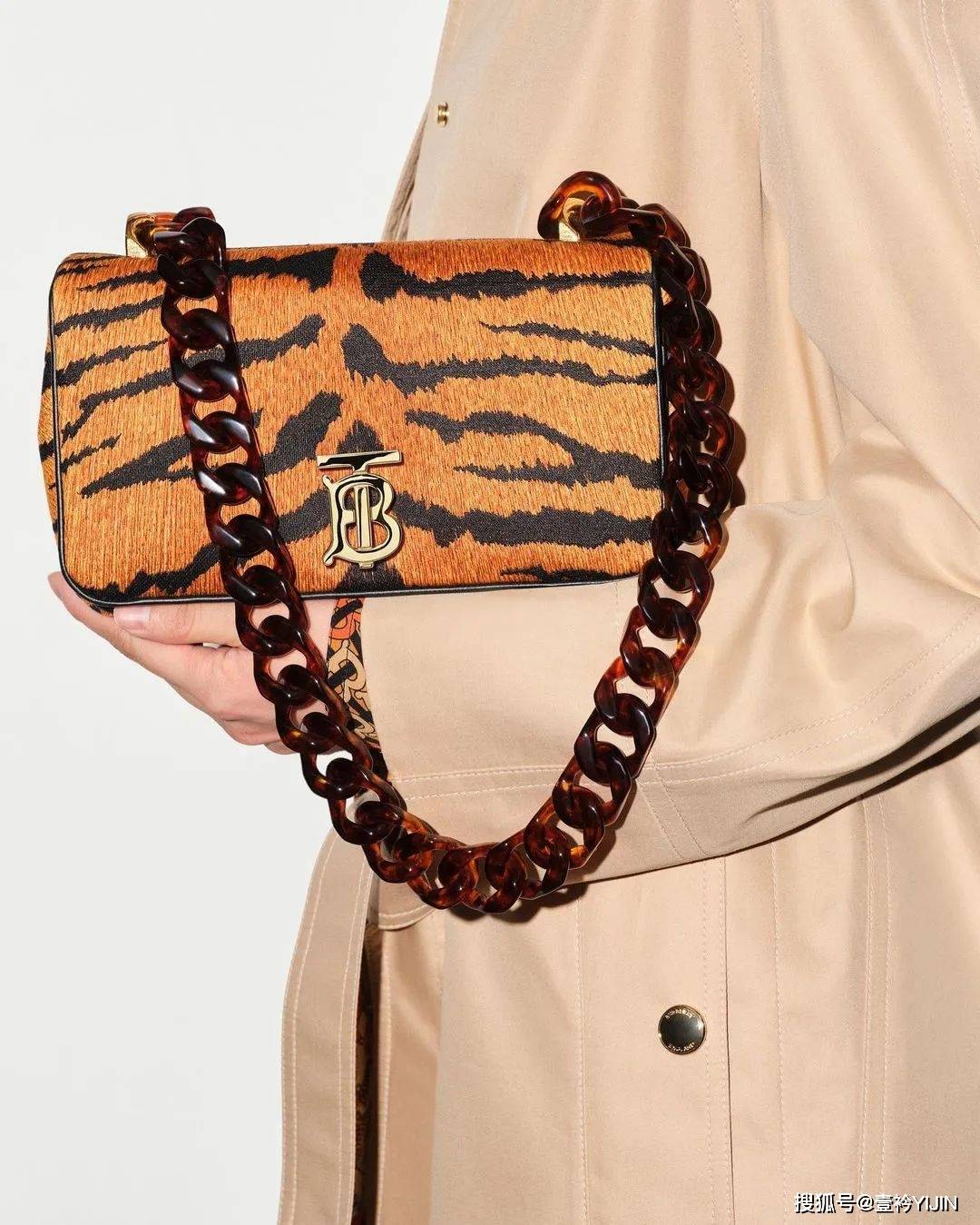 �ݳ�Ʒ����֮��Ļ����޶�PK,˭Ӯ��?