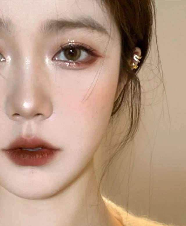 眼睫毛过年聚会，试试“渣女风”妆容，不说多惊艳，但是真的“渣”