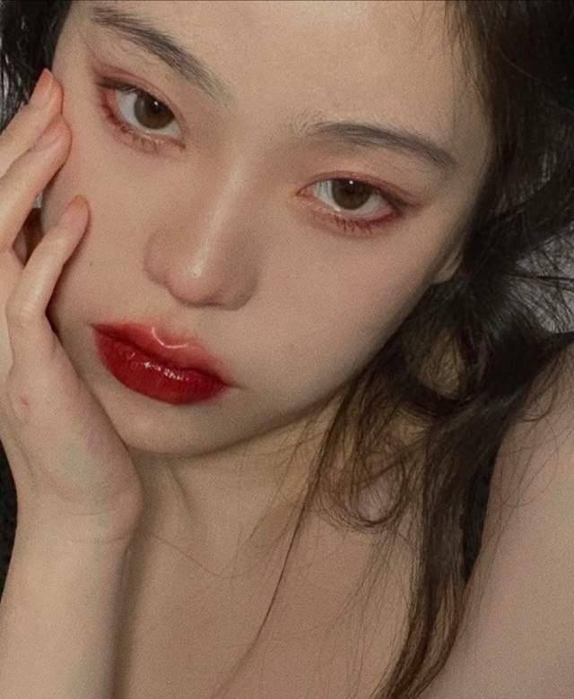 眼睫毛过年聚会，试试“渣女风”妆容，不说多惊艳，但是真的“渣”