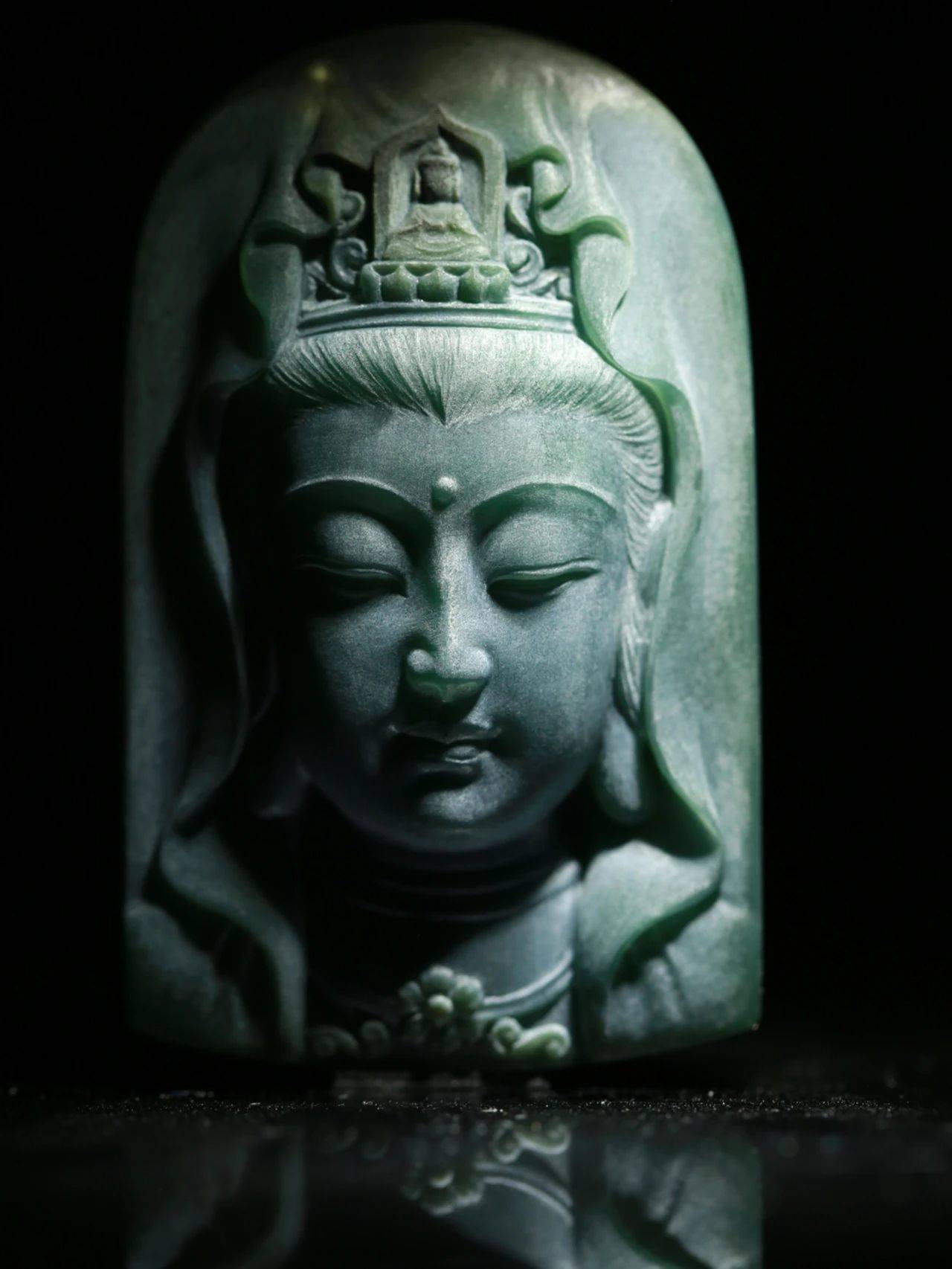 玉雕师罗建平艺术应是自然流露触景生情的一种直觉