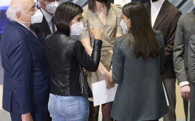 Letizia 西班牙女王太瘦了！穿灰色西装显空荡荡，白发似乎老得快