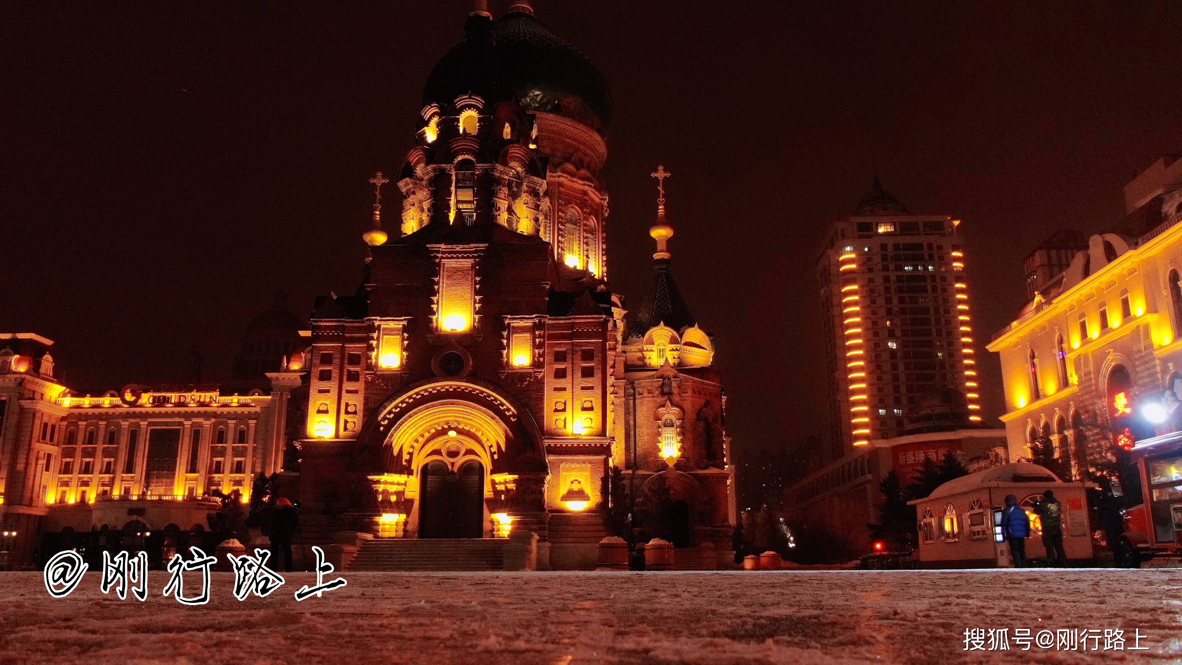 更让人|索菲亚教堂广场，夜色下的建筑景观更让人着迷