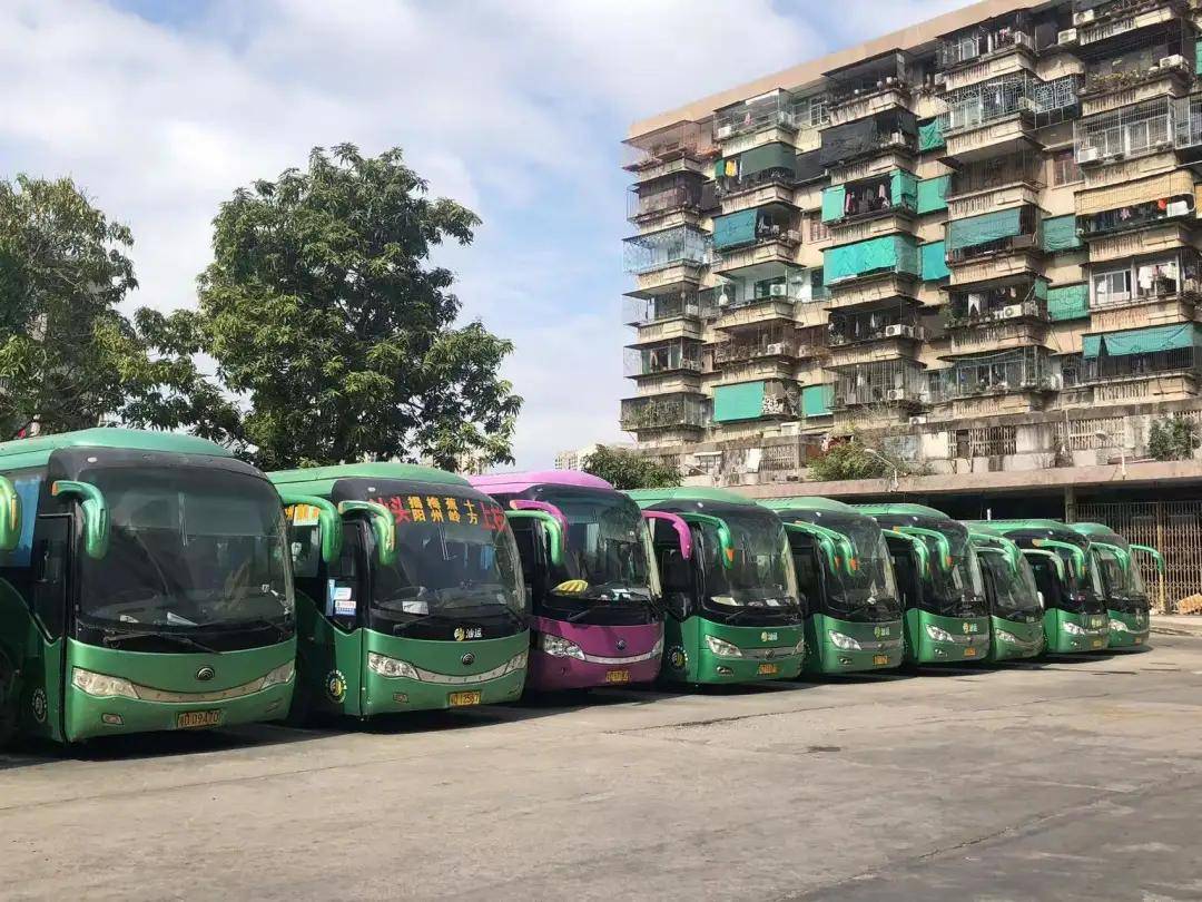 交警部门走进汕头汽车总站开展交通安全宣传_驾驶员_客运_乘客