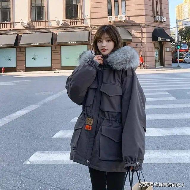 设计 比大衣洋气，比羽绒服显瘦，派克服保暖又实用，太适合冬天穿