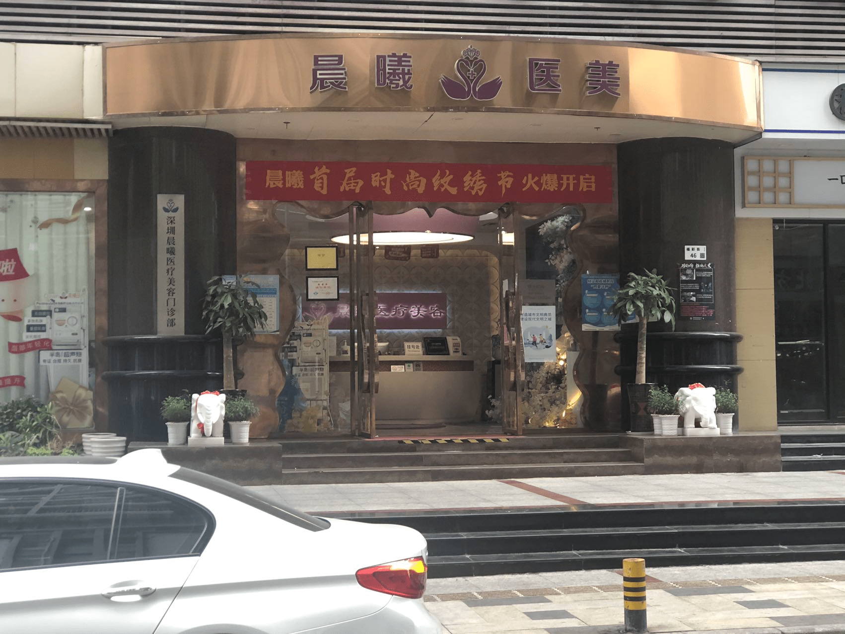 黎小姐女子称双眼皮手术后眼睛睁不开 医美机构:是你眼睛问题