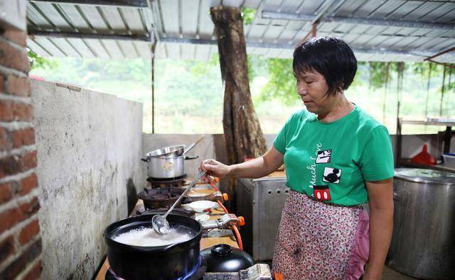 奖励|“生完孩子后婆婆奖励我5千块，出月子后我立刻和丈夫提出离婚”