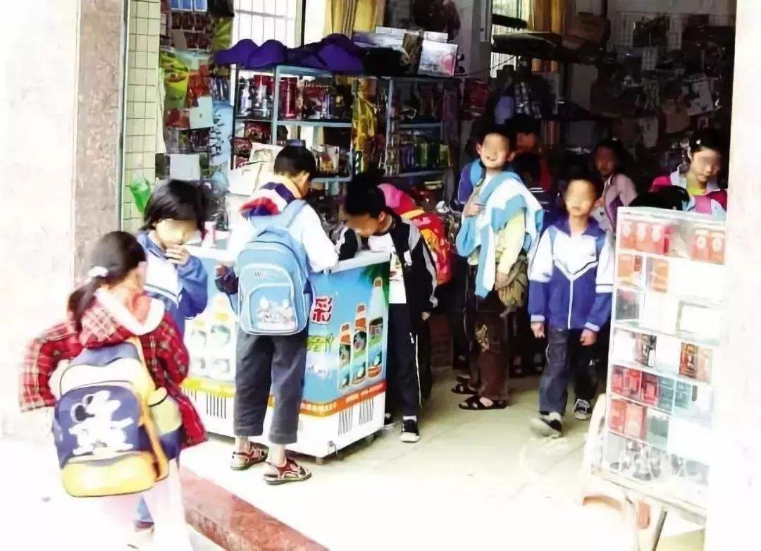 怎么在学校里带零食 dc9897d72d3c44e19a053f898e14c809.jpeg