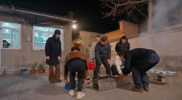 廓形 周韵综艺首秀,戴奶奶帽暴露年龄却没翻车,43岁还能成颜值担当