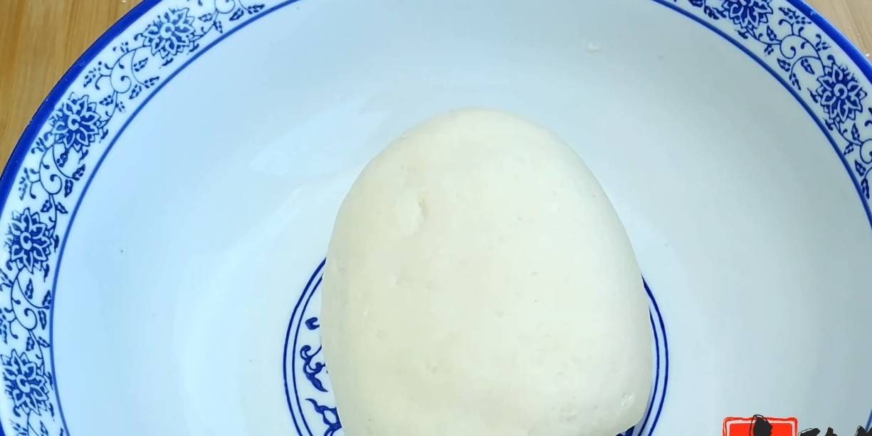 做法|最快速早餐饼，一碗面，开水一烫，个个空心鼓大泡，比油条还好吃