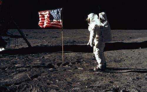  原创 月球引力仅为地球六分之一，人在月球上跳跃，可否顺利起飞？