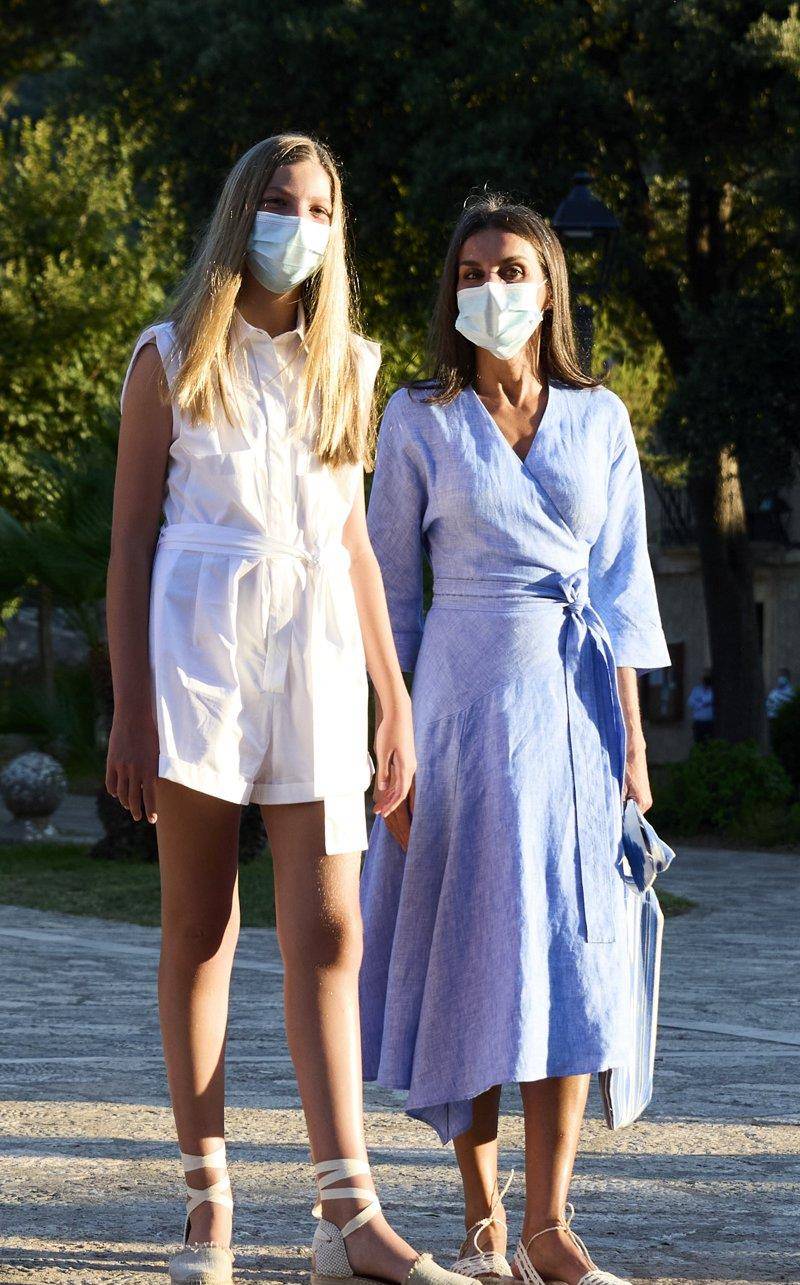 de 莱后带货太厉害,穿过的衣服立刻售罄,“莱蒂齐亚效应”持续发酵 。