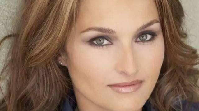 安吉丽娜·朱莉全球十大眼睛最漂亮的女明星，她们有着不同颜色的眼睛