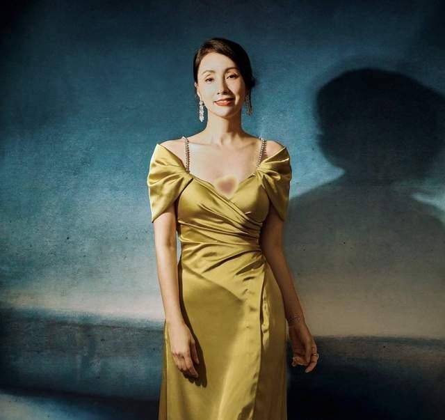 身材 明星撞衫修罗场：杨幂唐嫣连环撞，杨颖远看像礼仪小姐