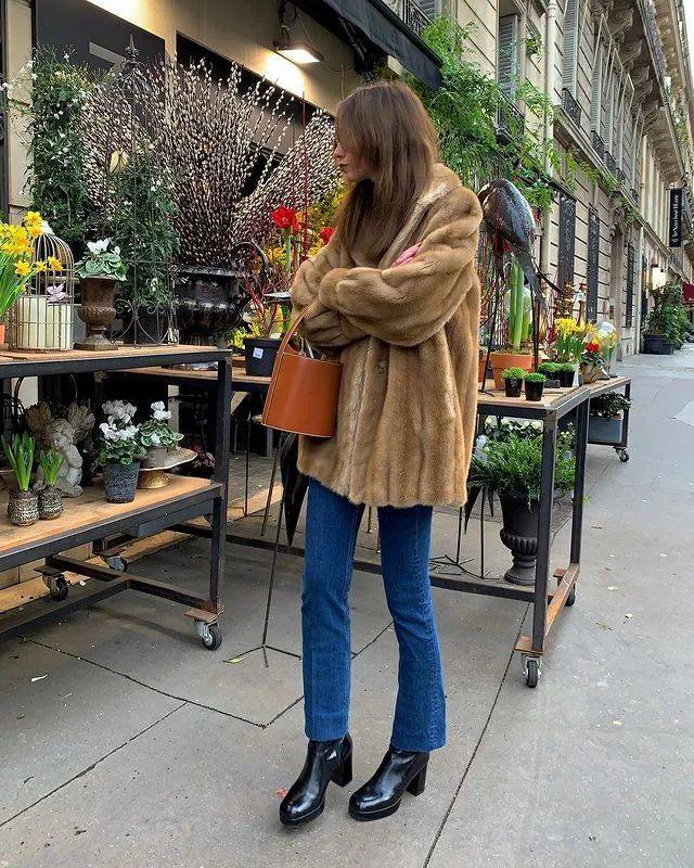 棕色 Solene Lara用穿搭表现出内敛的法式诱惑|博主推荐