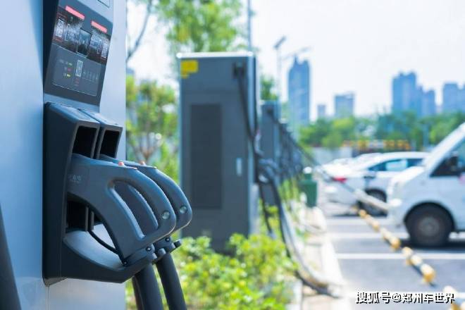 车什么螳成语_马的标志是什么车(5)