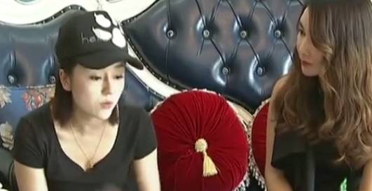 事情女子花5万5整容，鼻子却左右晃动，怒斥老板娘：装，谁不会装