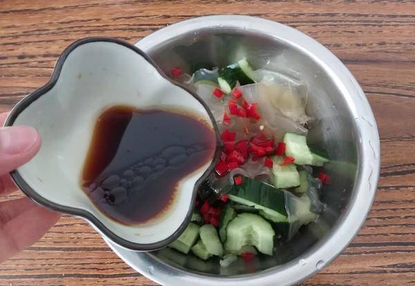 怎么做粉皮好吃又简单 8e48b40b1fc9498dbec03861801bc465.jpeg