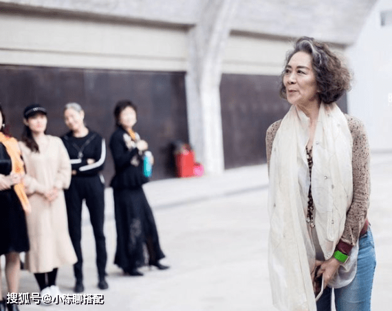 因为时髦与年龄无关!这群奶奶满头白发照样美丽,重新定义老年时尚