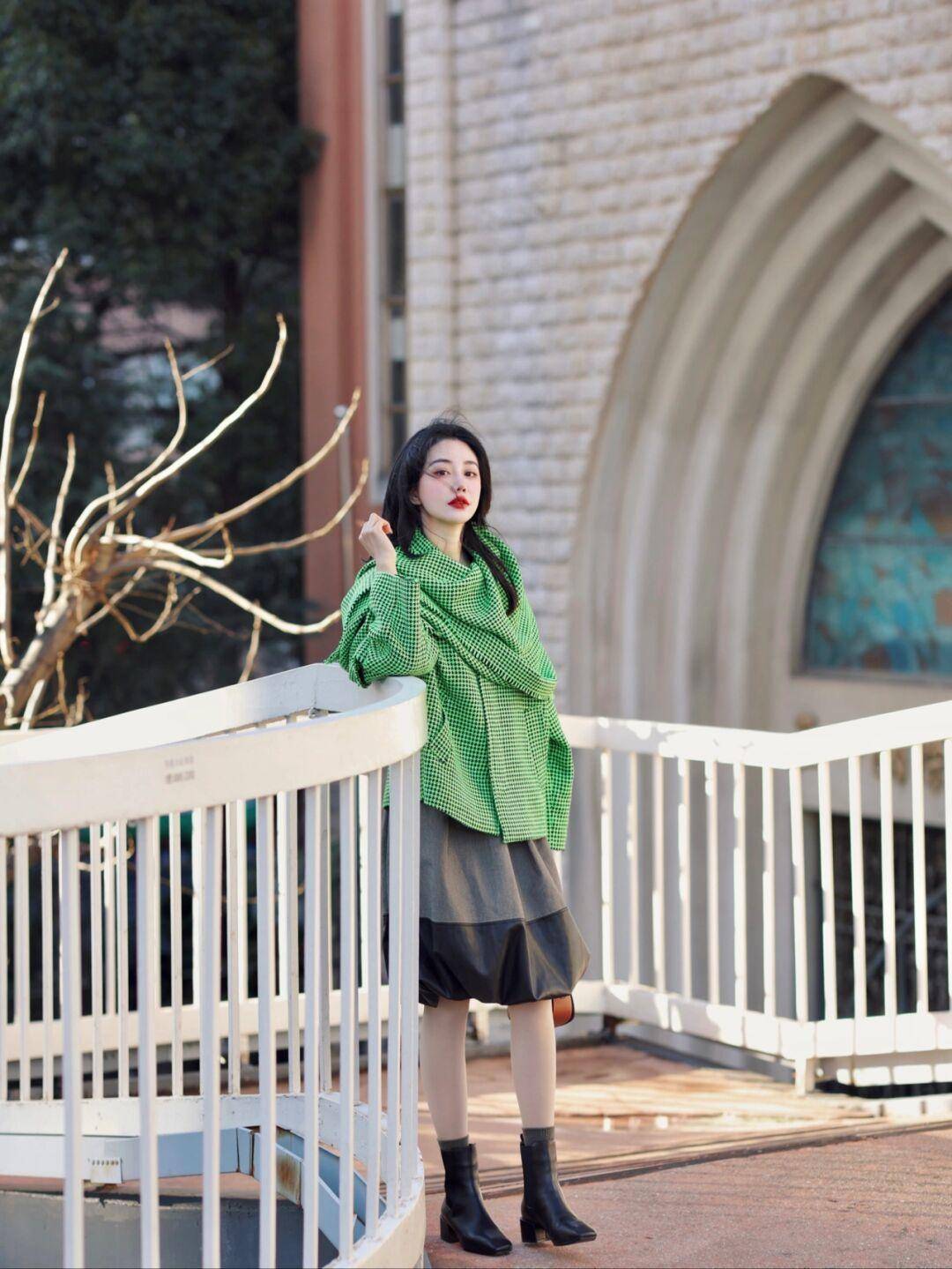 下装 果然“毛呢外套”才是yyds，这样搭配保暖又舒适，普通人也能驾驭