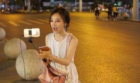 结局|“斗鱼一姐”冯提莫,30岁就这样写好了她的结局