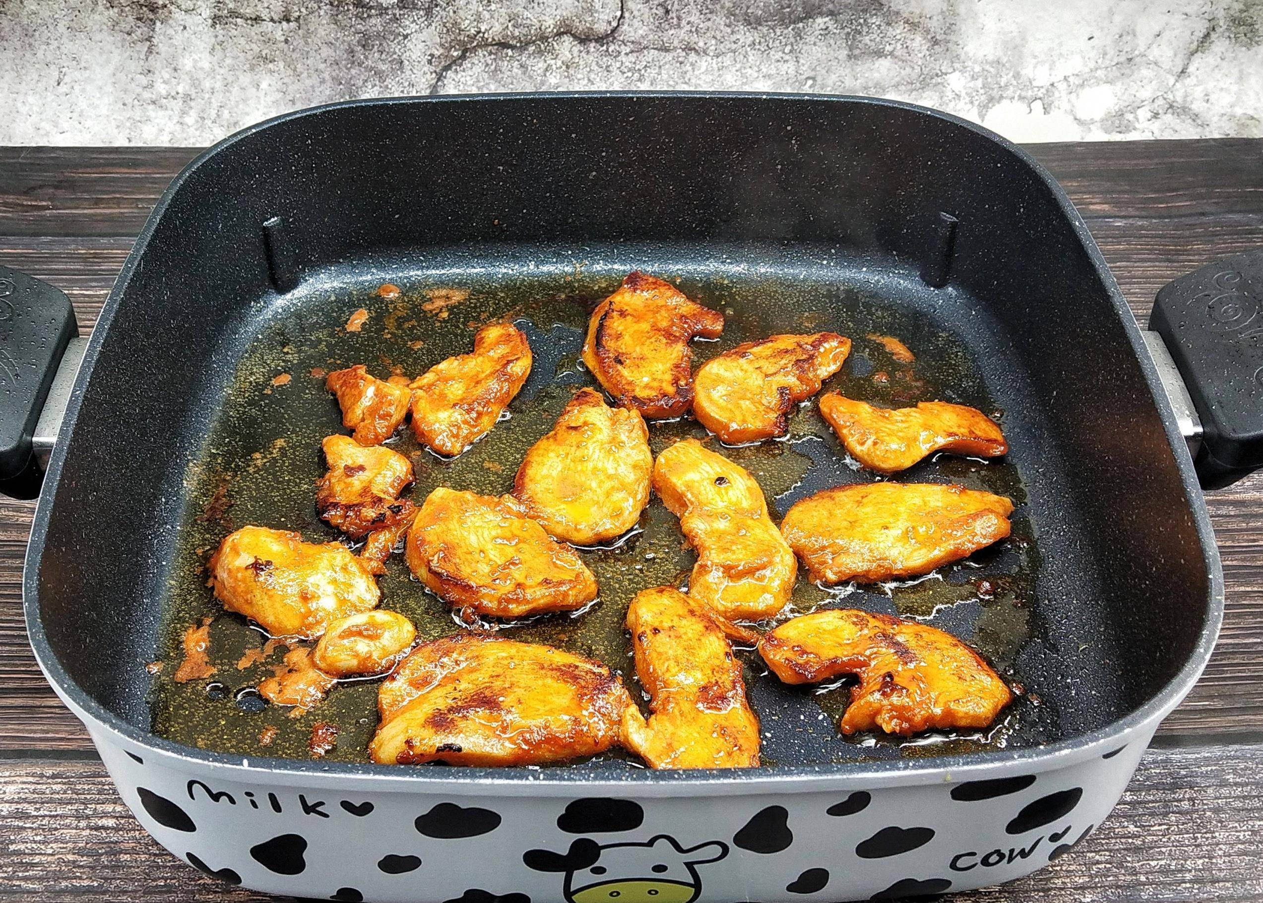 香煎鸡胸肉做法和腌制法 f13f694077bd4dd39b4e485db37250d1.jpeg