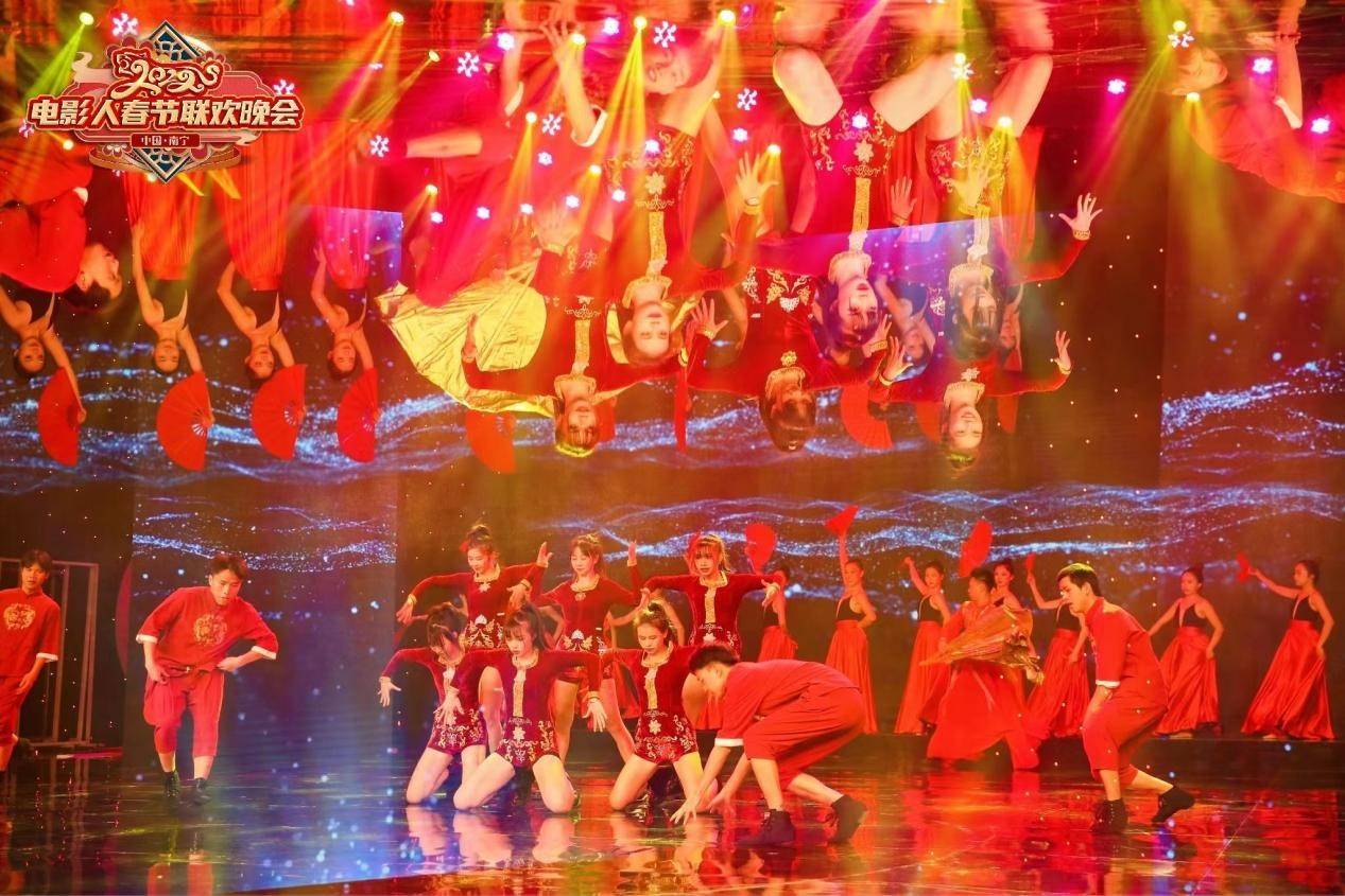 何展宇|朱槿花开 电影人在 2022《电影人春节联欢晚会》成功录制