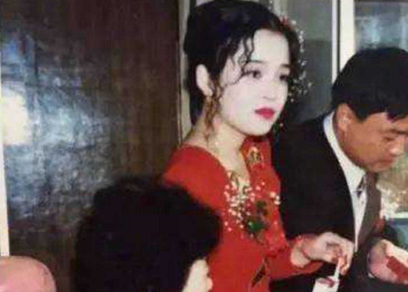 网友“一家三口我最丑”,网友晒父母年轻时照片,已达颜值天花板