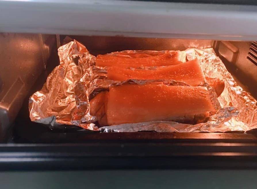 做法|谁说五花肉只能做红烧肉？做成这样保证皮酥脆，吃起来超过瘾！