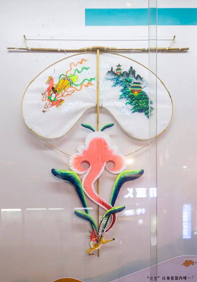 春节遛娃好去处，这个风筝主题的网红街区，晚上风筝会发光