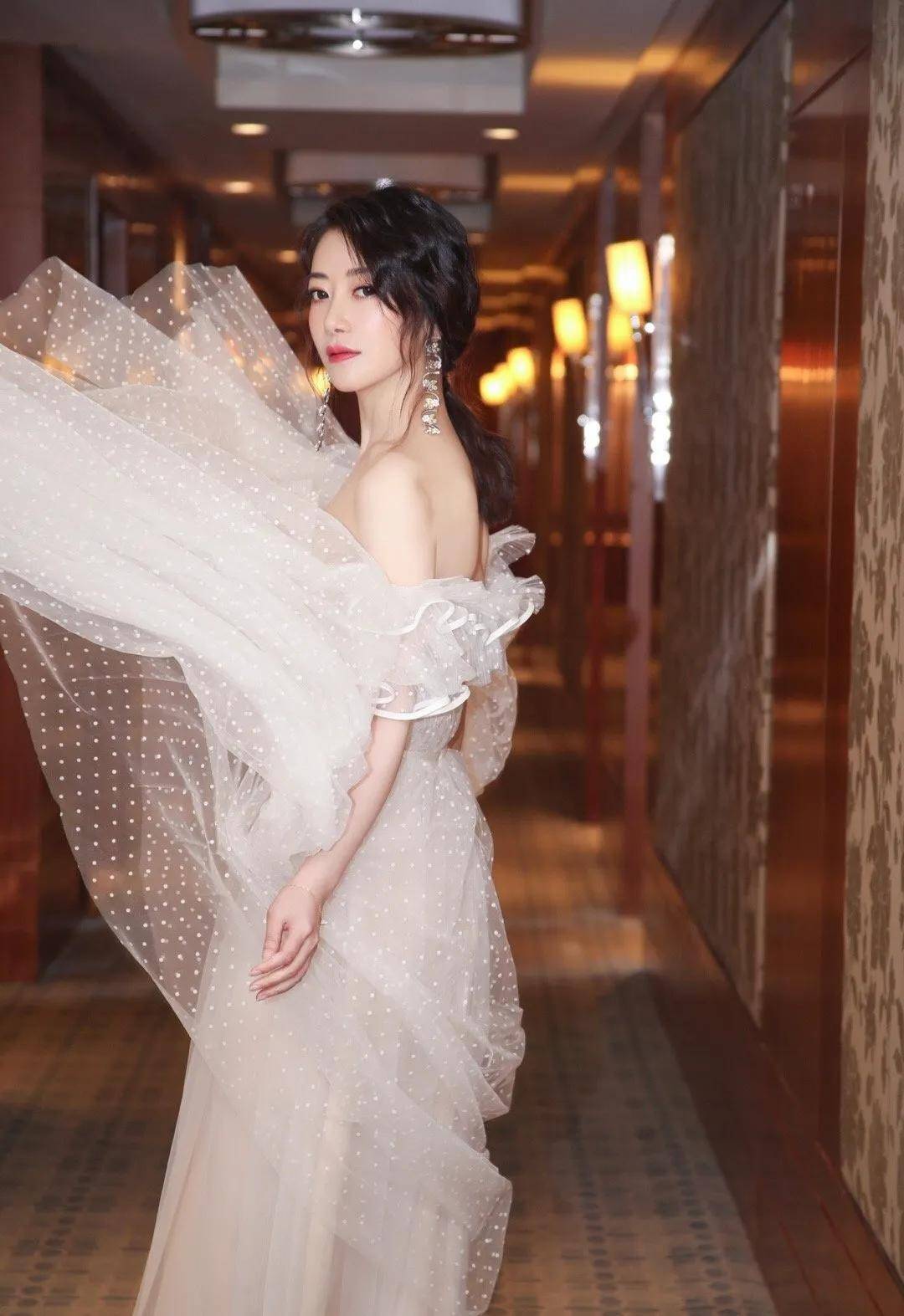 身材陈紫函高清美图，身材真棒