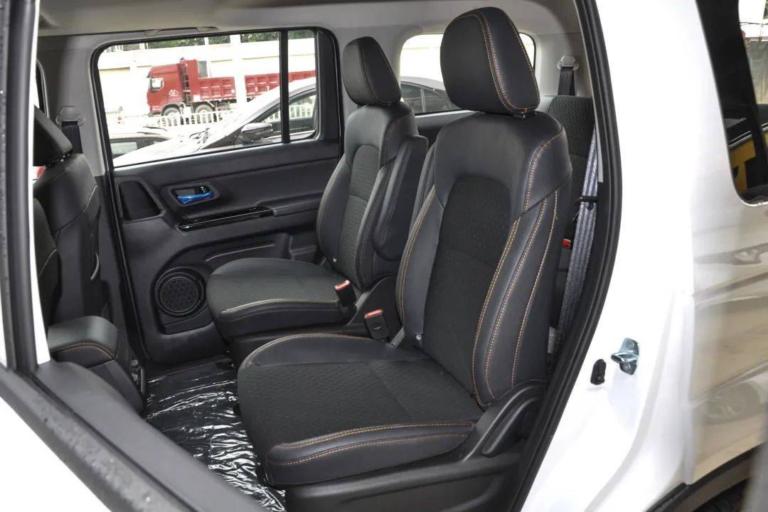 试驾长安欧尚x70a空间大适合家用