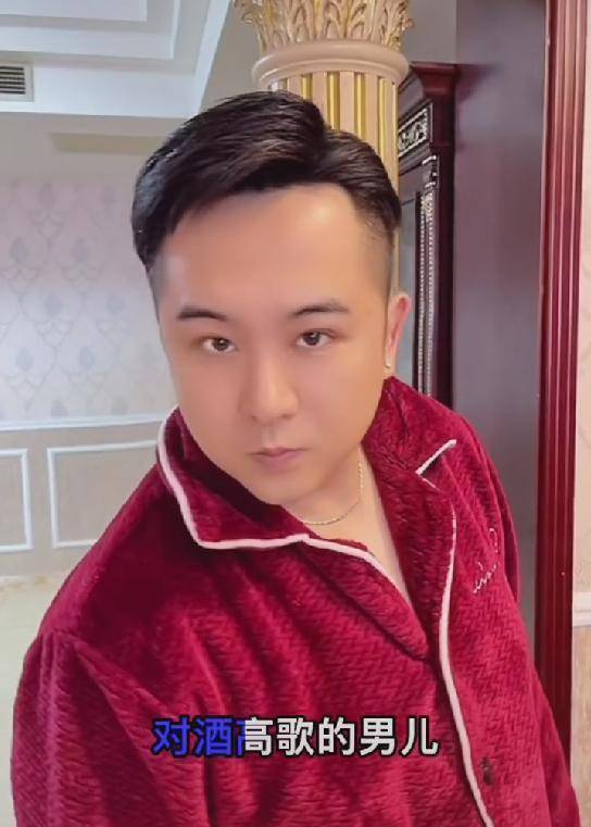 因为|曾是荧屏古装男神，出道20年没火，婚后身材发福还转行做直播了！