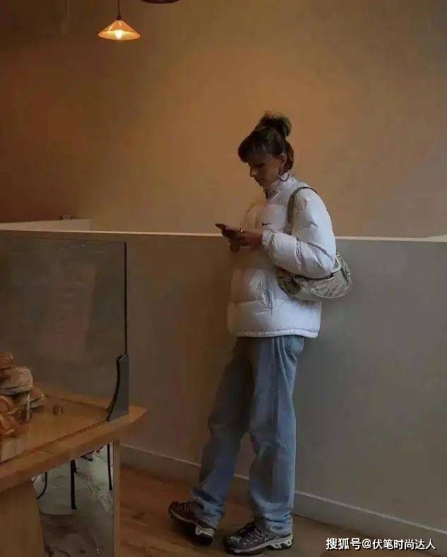 发型奔四奔五的女人适合什么发型?推荐3款减龄洋气的新发型,快换上