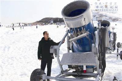 崔宁|揭秘冰雪场：?滑雪场怎么“造雪”？5厘米厚的冰层要冻几天？