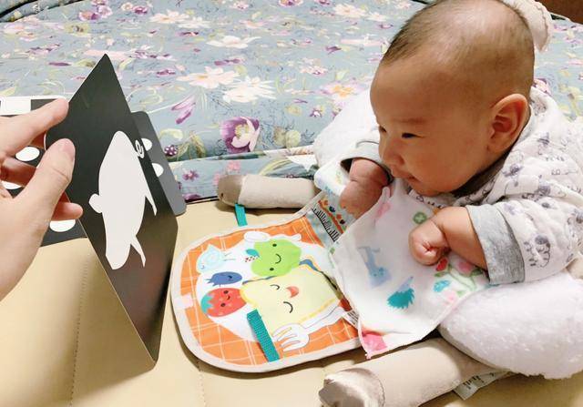 婴儿几个月可以看黑白卡片 39e2d6648a8d42c5a360eafcd5ba6618.jpeg