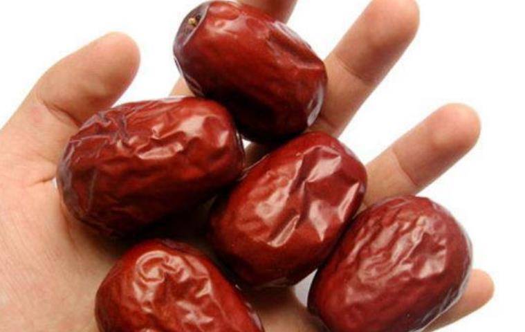 脚麻|双脚若出现这4个体现,需要注意了,“它”可能靠近你了