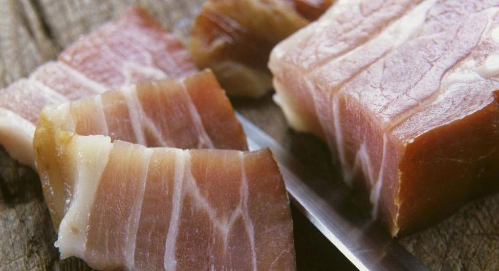 做法|猪肉是贵了点,拿来这样腌制,比腊肉更香,肥而不腻,每顿都想吃