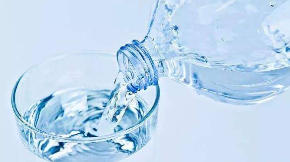啥时候喝水能稀释血液 8d9c3d8d573f4b95a0434ffa49320c80.jpeg