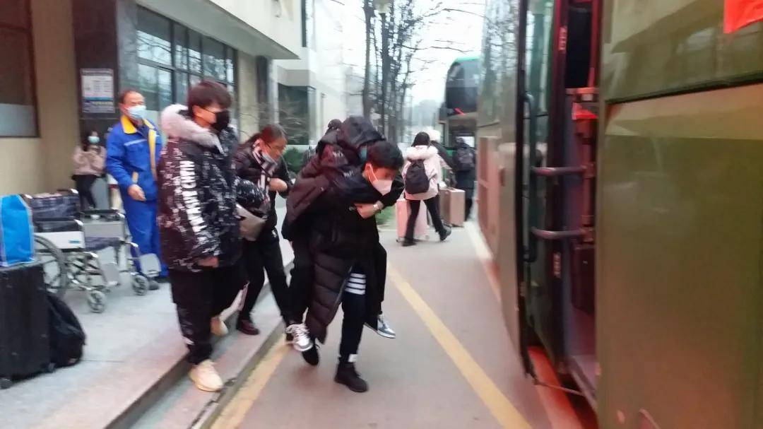 “疫”路回家 有爱相随 | 西安职业技术学院护送学生平安返乡