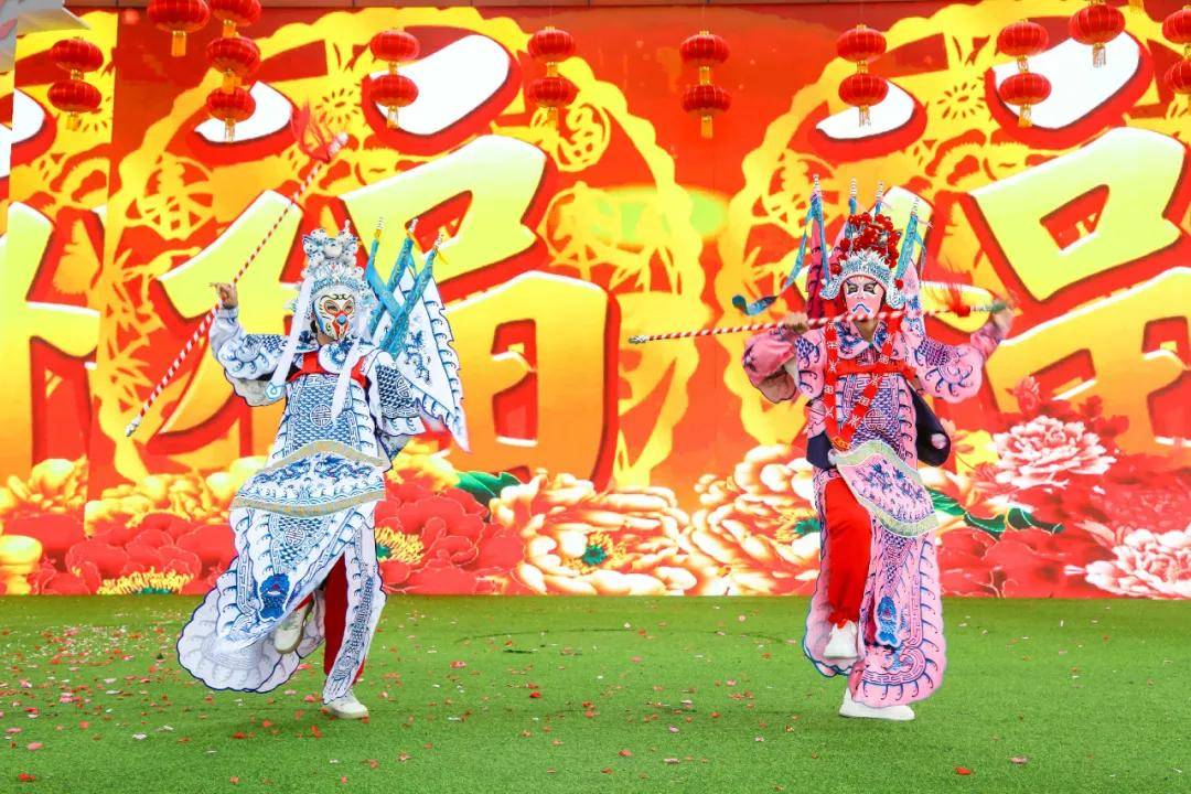 年综艺节目春节互动表演营造"年味"感歌舞闹新春,国潮鼓舞年变幻多彩