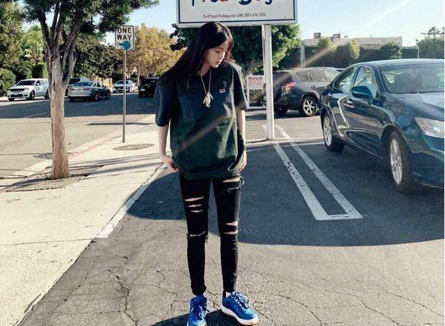 黑色 欧阳娜娜的穿搭宝典!各种风格可盐可甜,跟着学让你变身鬼马少女